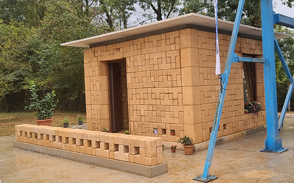 BIRE-PAN moulding, rammed-earth