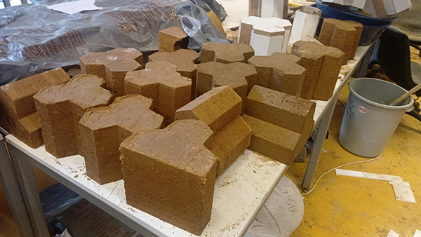 Earthbound moulding, rammed-earth